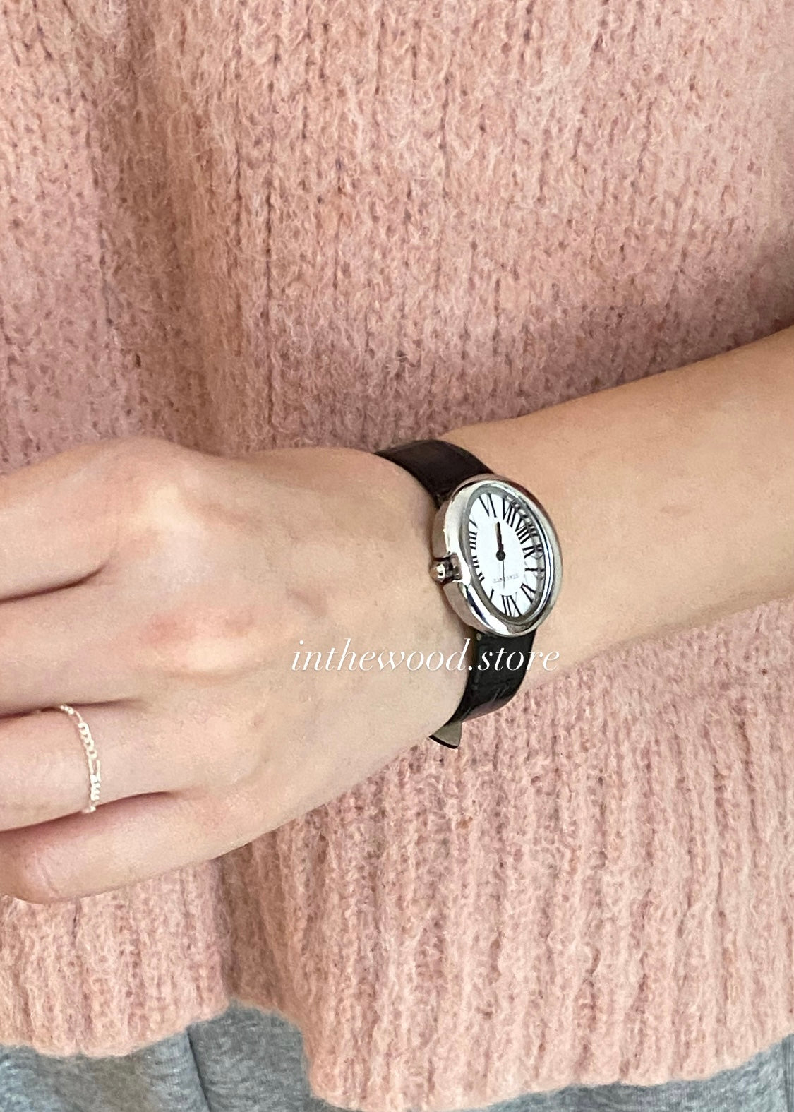 Classic Oval Roma Watch