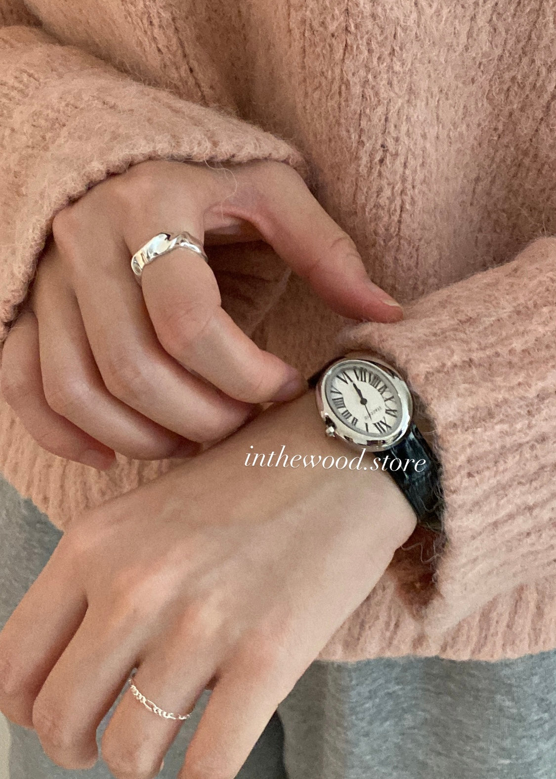 Classic Oval Roma Watch