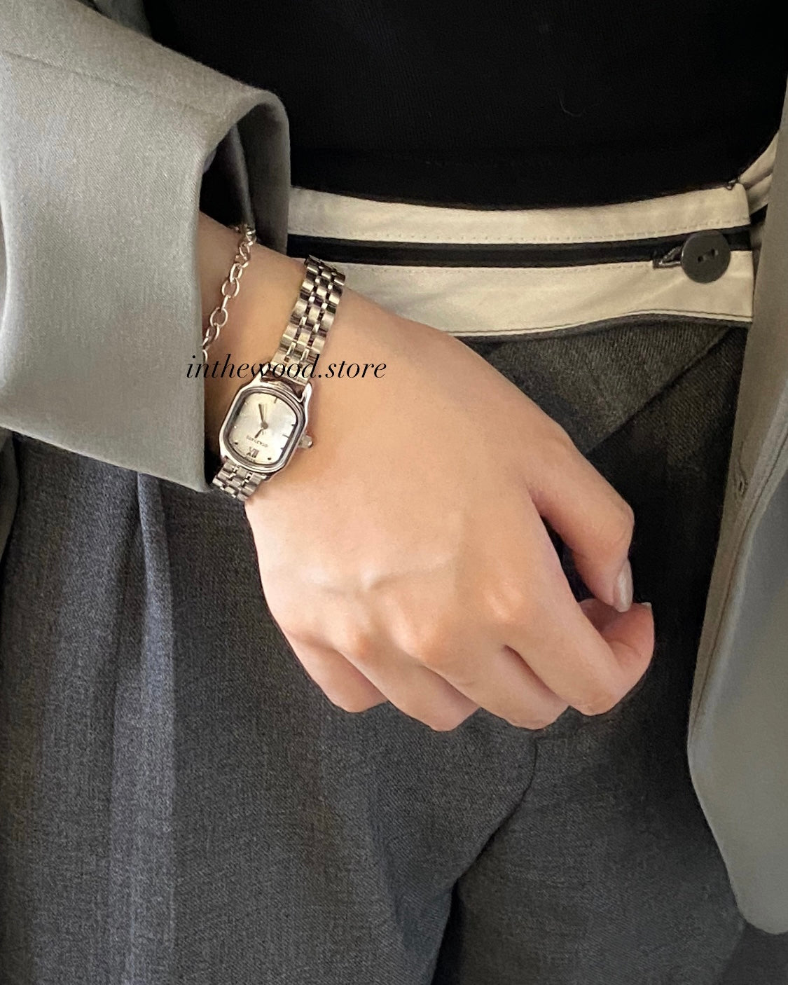 Classic Oval Steel WATCH