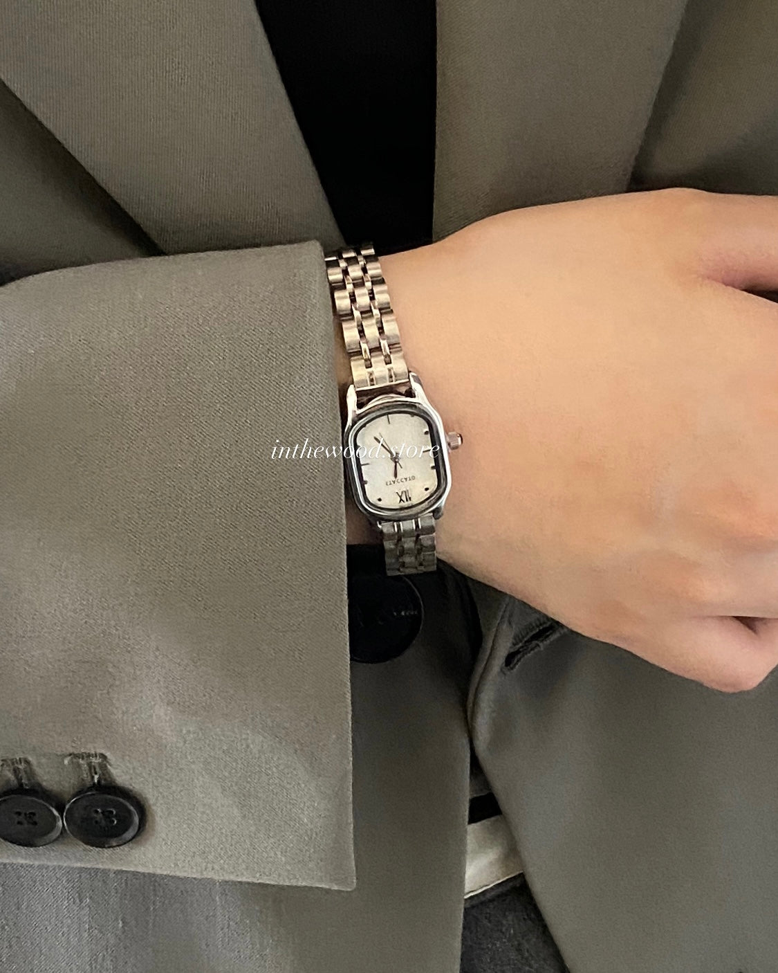Classic Oval Steel WATCH