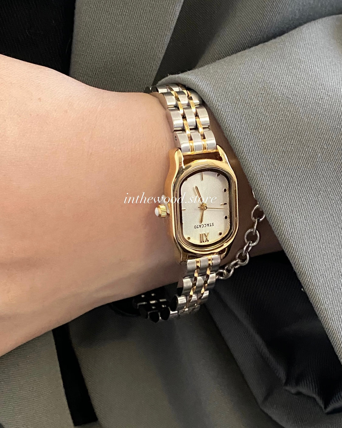 Classic Oval Steel WATCH