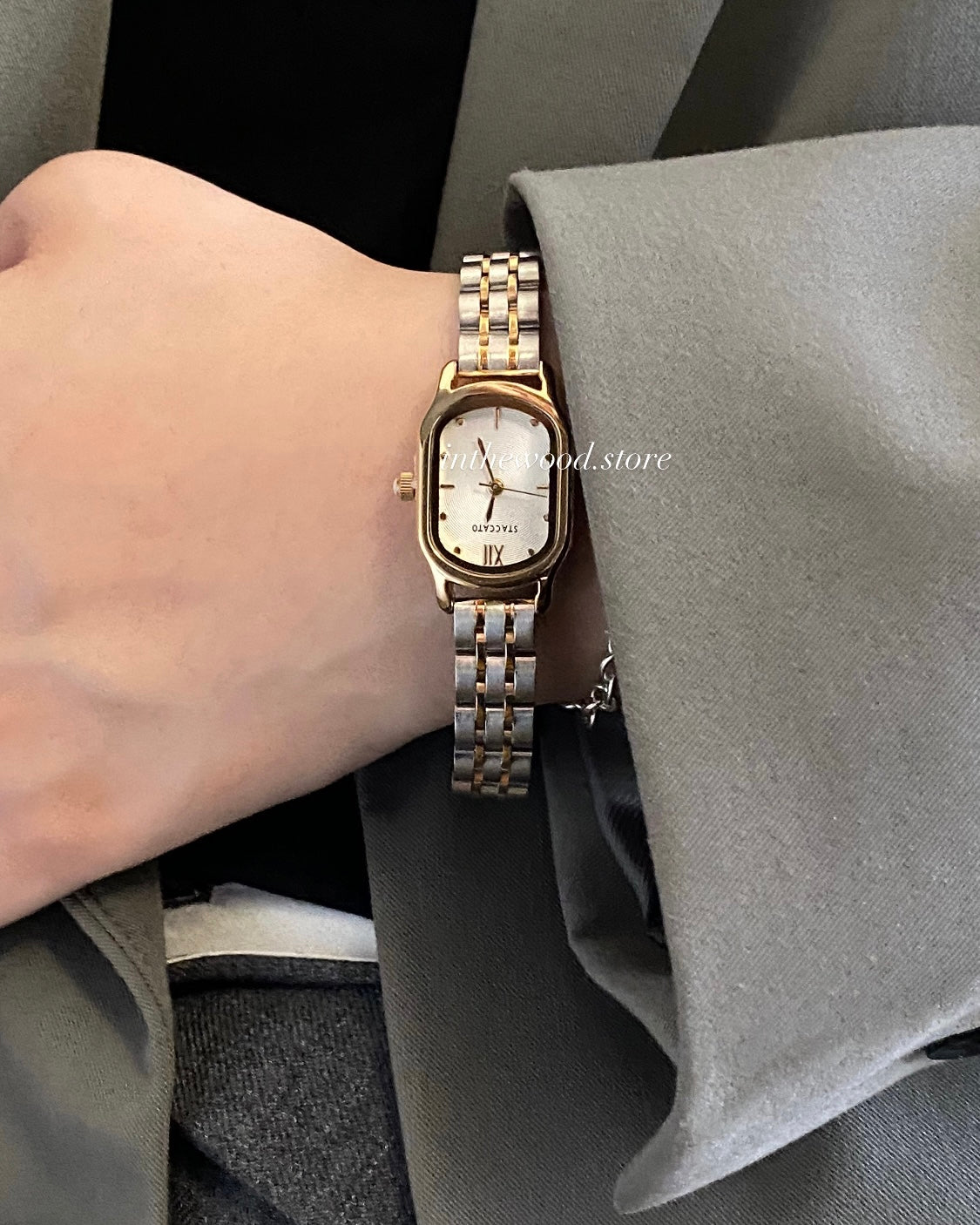 Classic Oval Steel WATCH