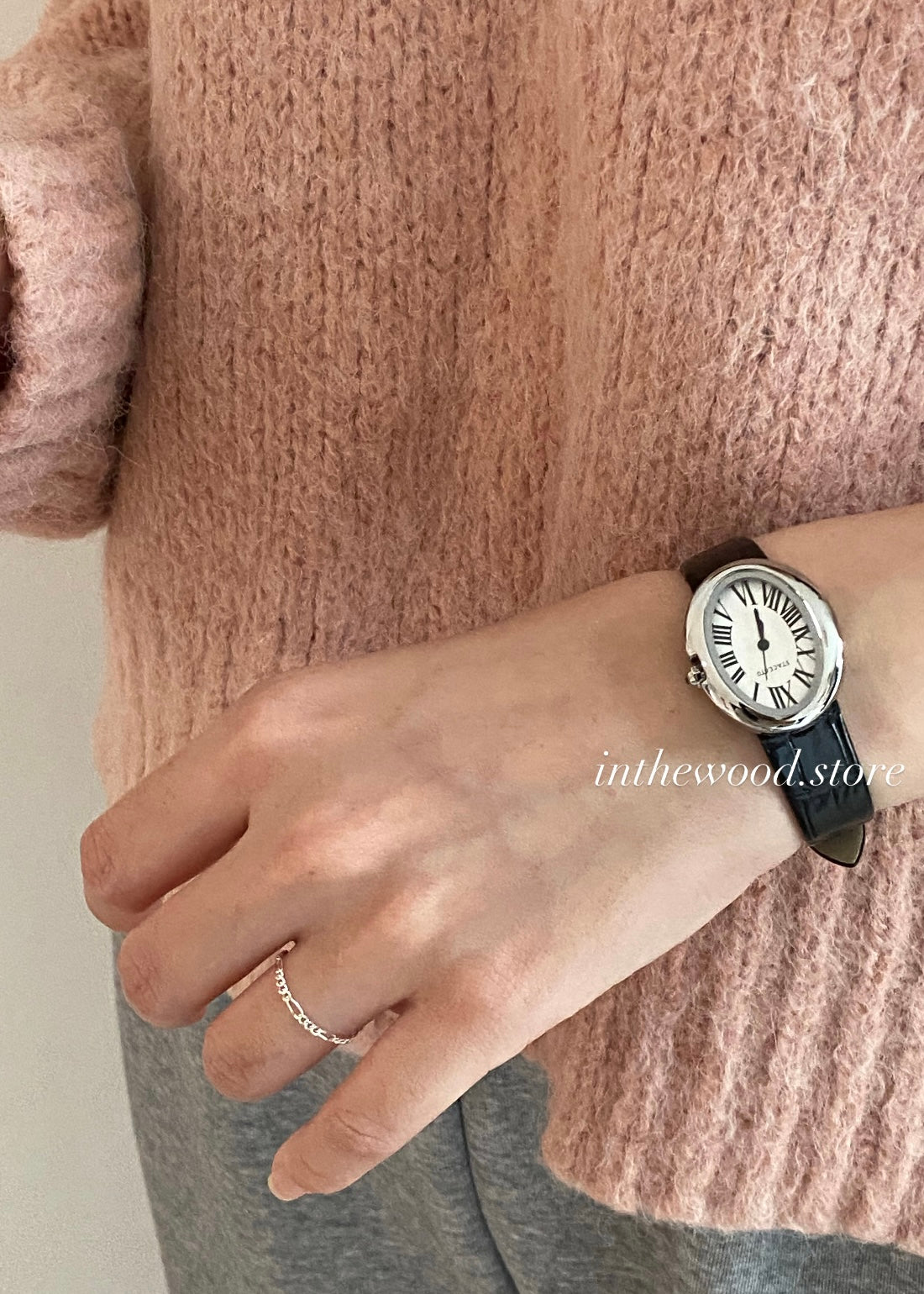 Classic Oval Roma Watch