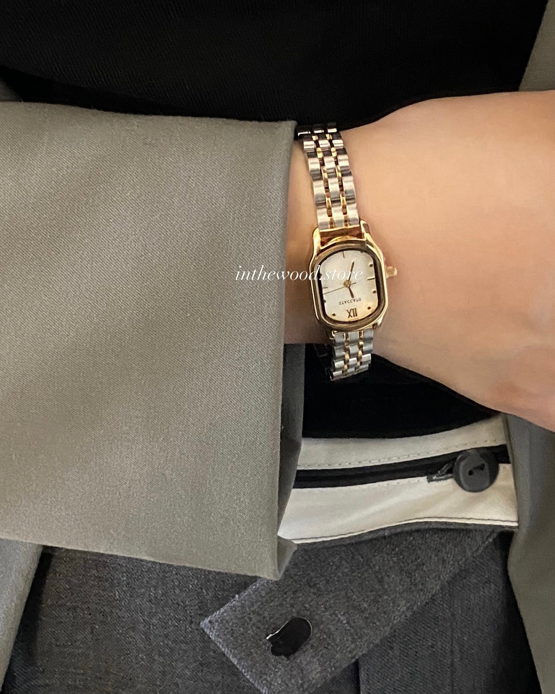 Classic Oval Steel WATCH