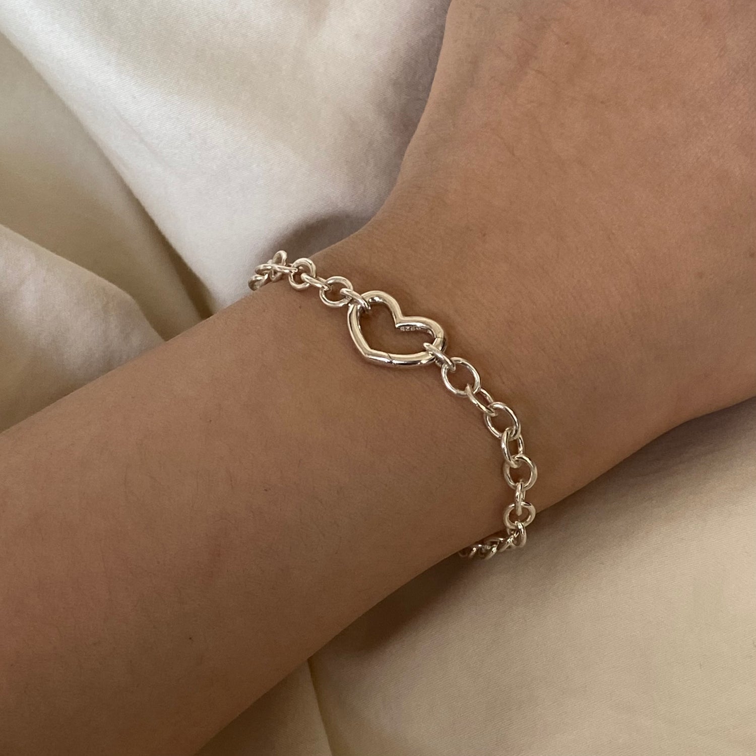 BRACELET