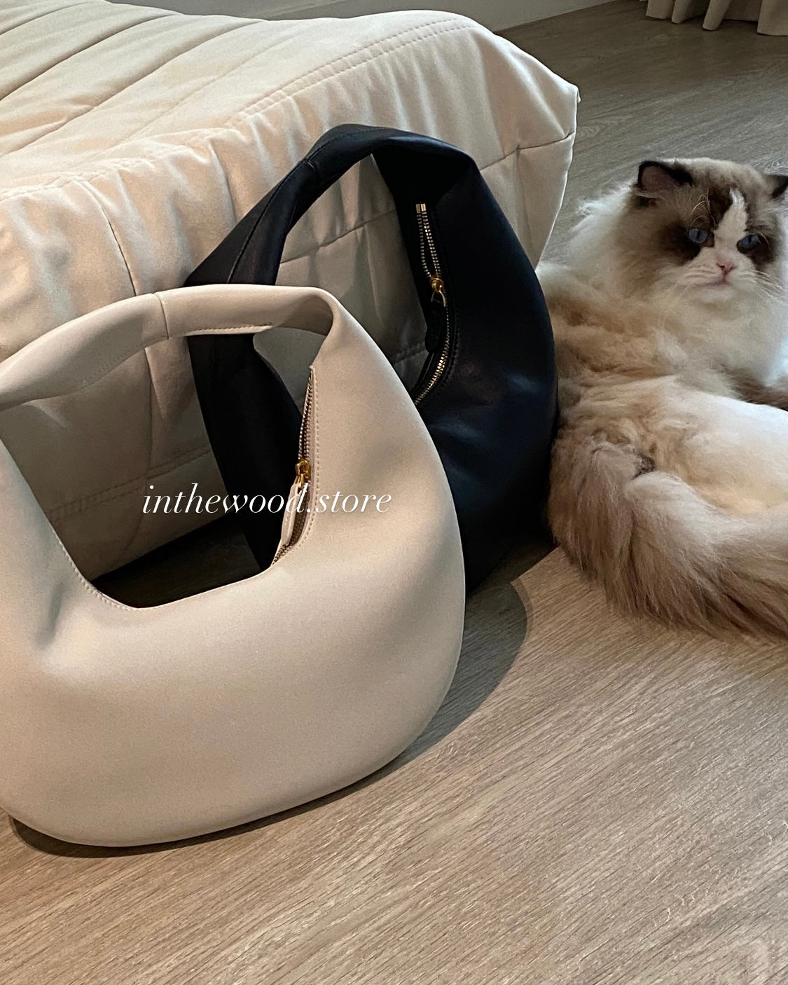 [Genuine cowhide] Moon Bag