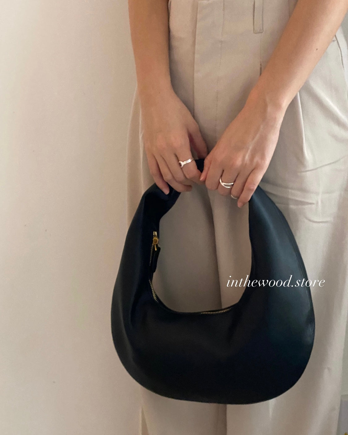 [Genuine cowhide] Moon Bag
