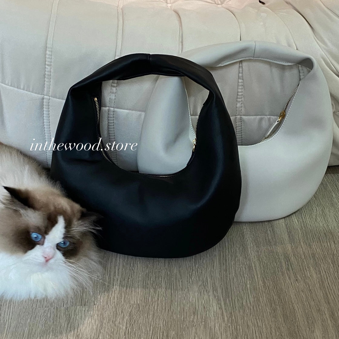 [Genuine cowhide] Moon Bag