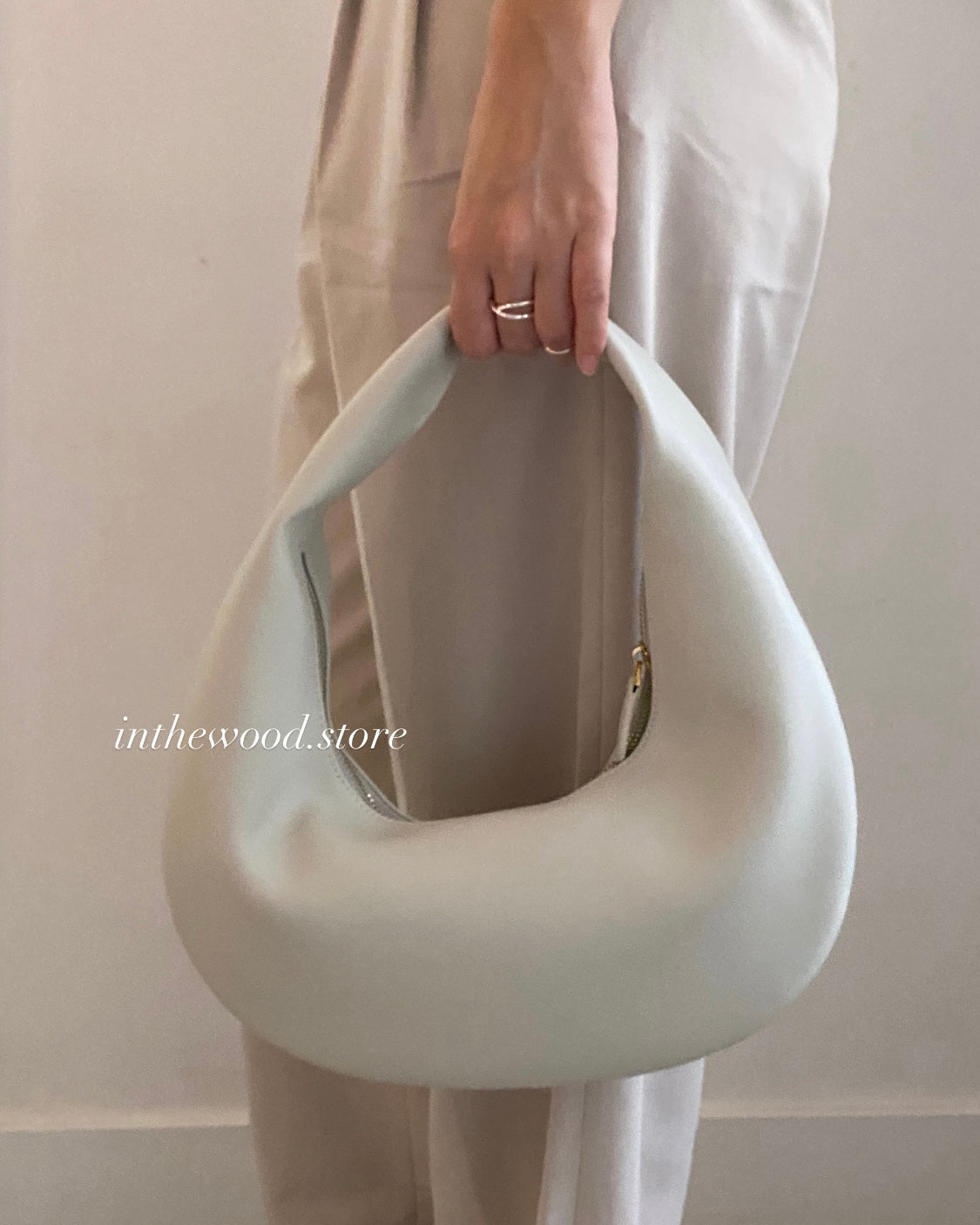 [Genuine cowhide] Moon Bag