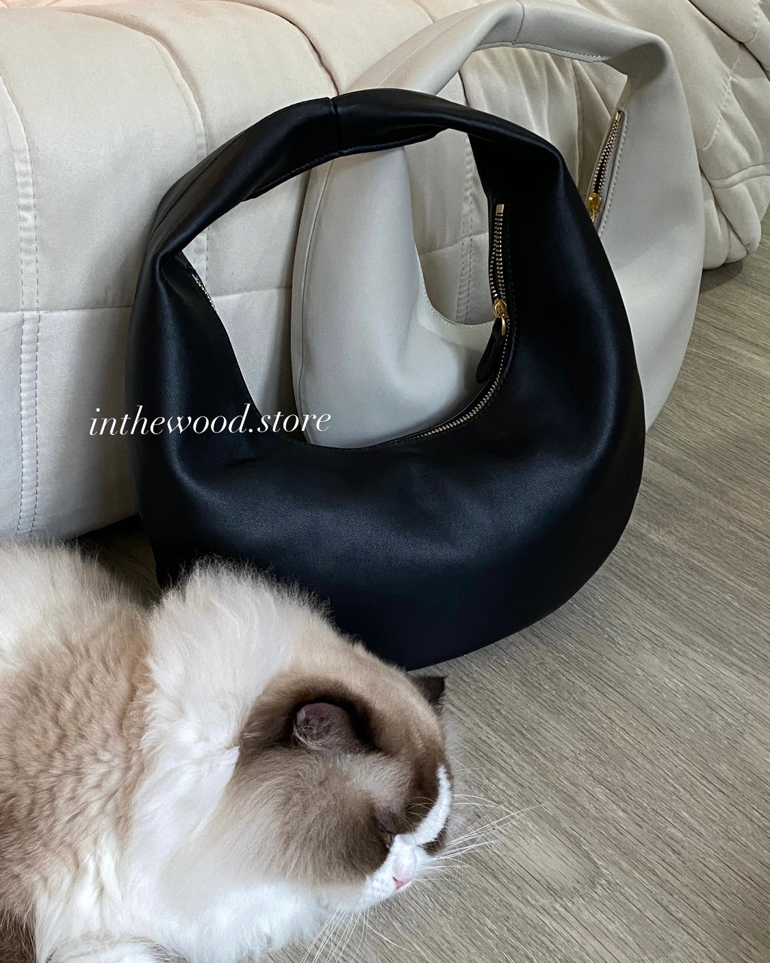 [Genuine cowhide] Moon Bag