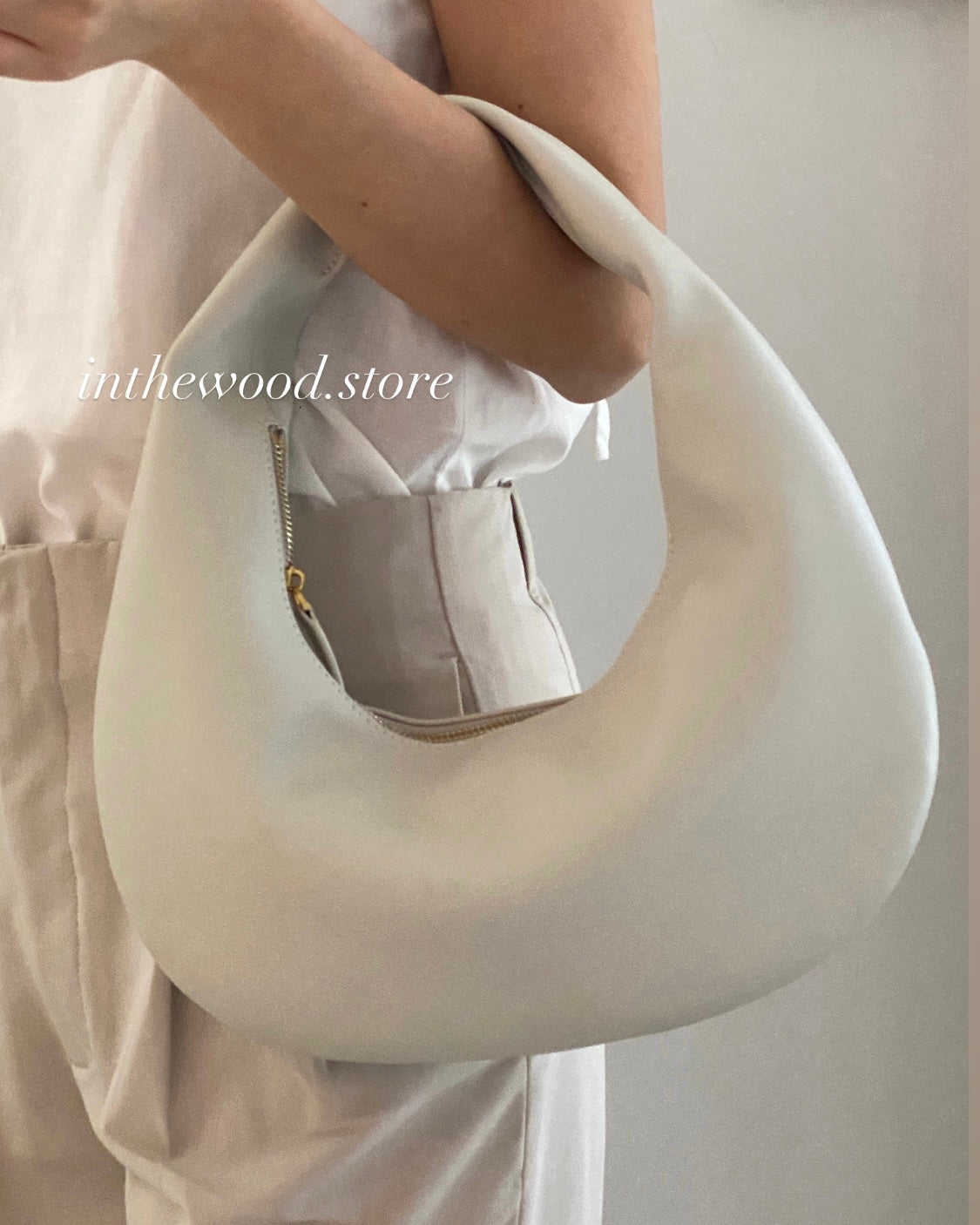 [Genuine cowhide] Moon Bag