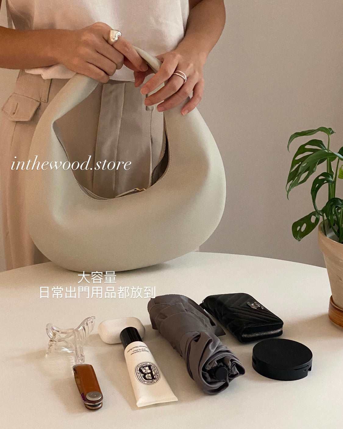 [Genuine cowhide] Moon Bag