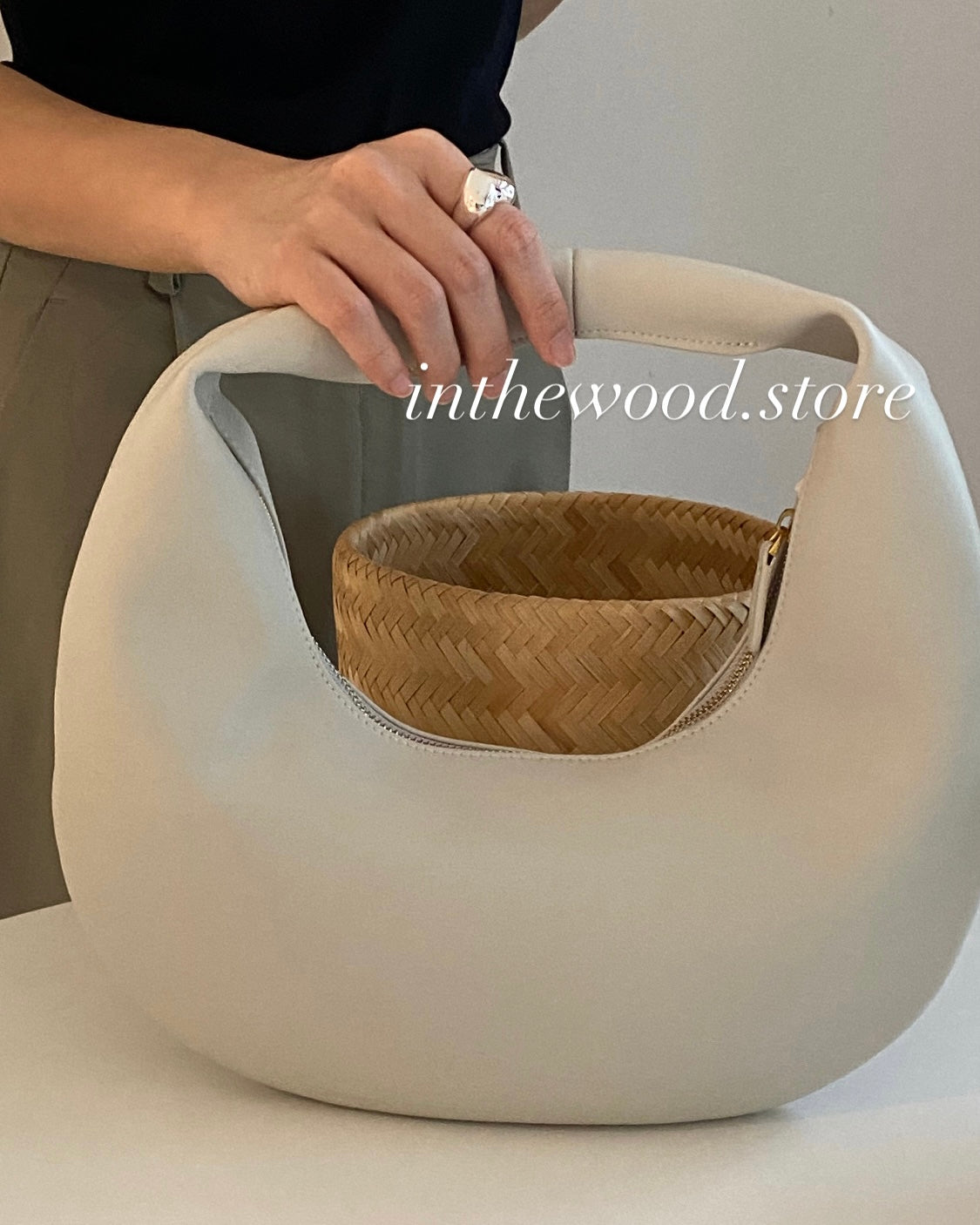 [Genuine cowhide] Moon Bag